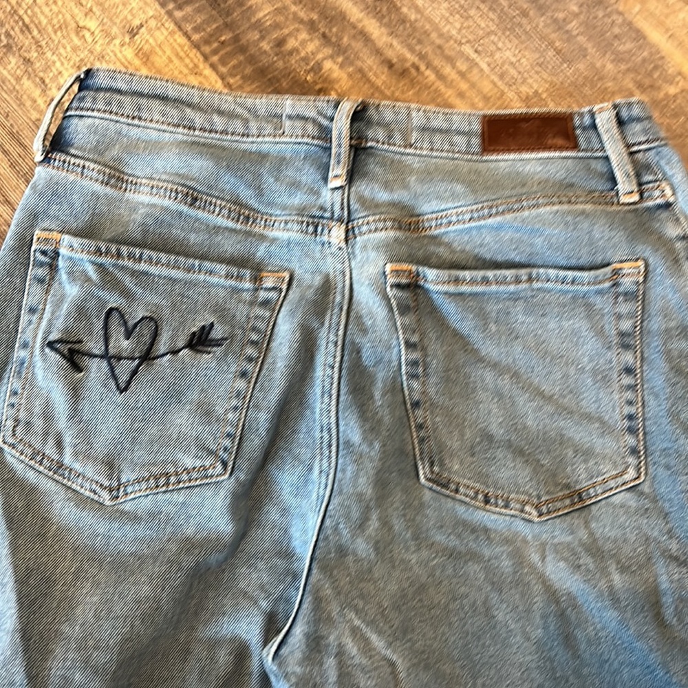 Hollister Ultra High Rise Dad Jean Size 9R - Picture 5 of 6